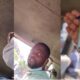 Lady confronts a man for fingering her in a bus; he claims it’s because she’s wearing a leg chain (video)