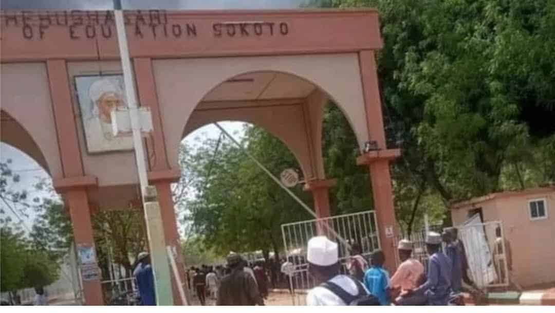 Watch Students Beat, Set Deborah Yakubu Ablaze In Sokoto For Blasphemy [Video]