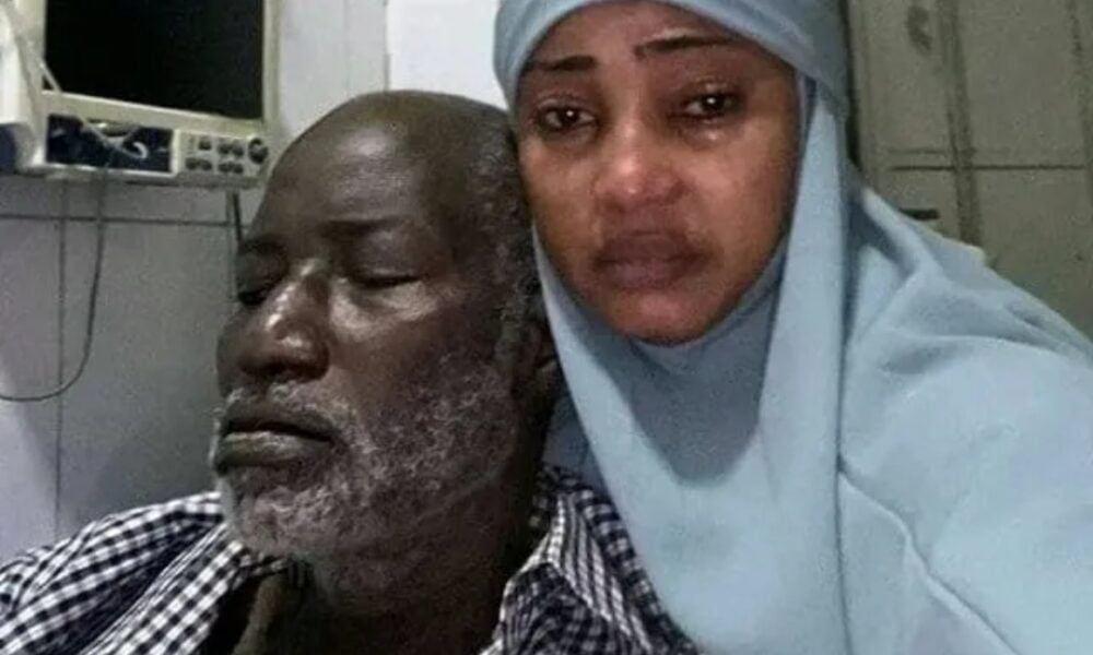 Lady takes last photo with father moments before his death at hospital