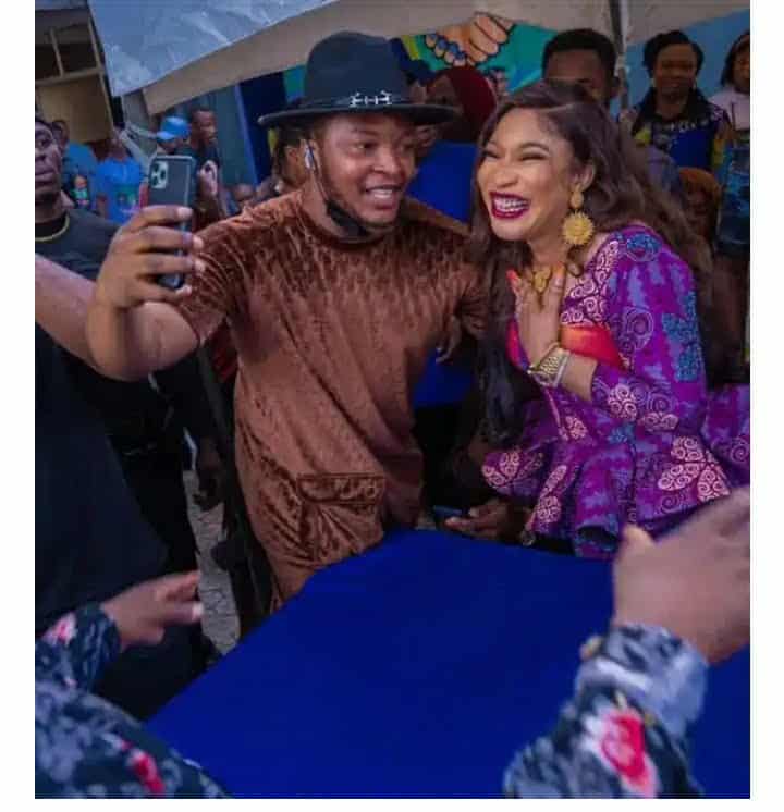 Tonto Dikeh prostrates, kneels for her political campaign (Photos)