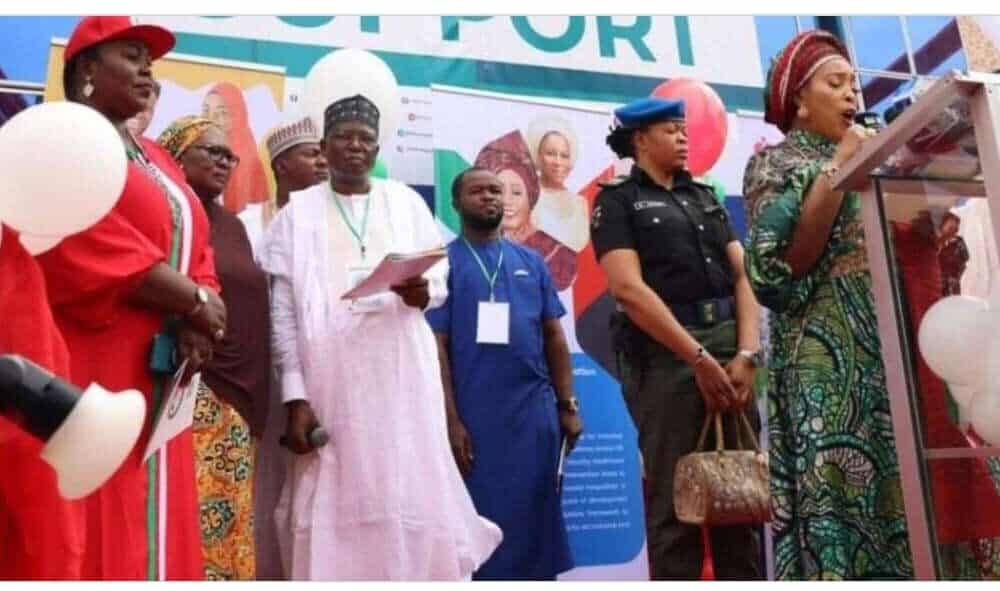 Policewoman Lands in Trouble After She Carries Atiku’s Wife’s Handbag