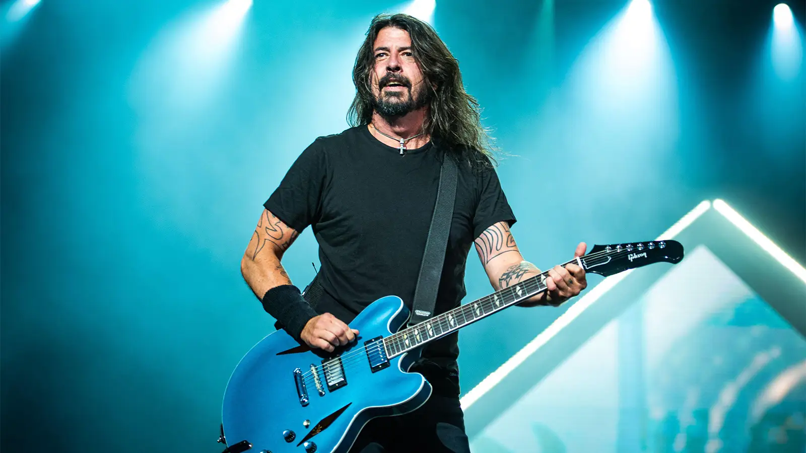 Dave Grohl: Biography, Net Worth, Age, Career & more